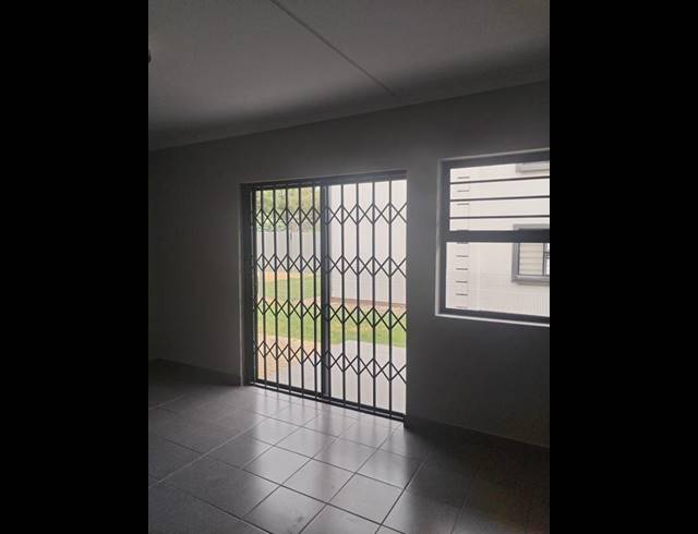 2 BEDROOM PROPERTY TO RENT IN WILLOW PARK MANOR